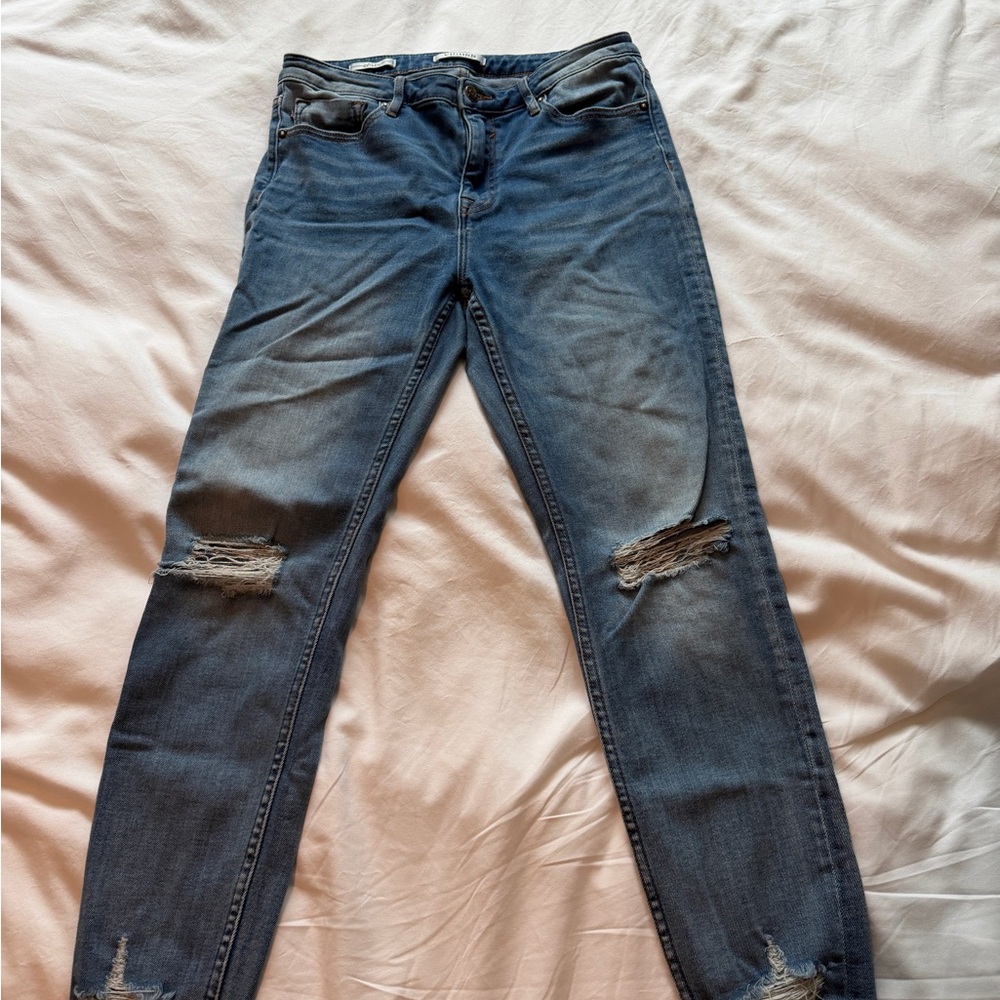 Vigoss Ripped Boyfriend Jeans in Blue